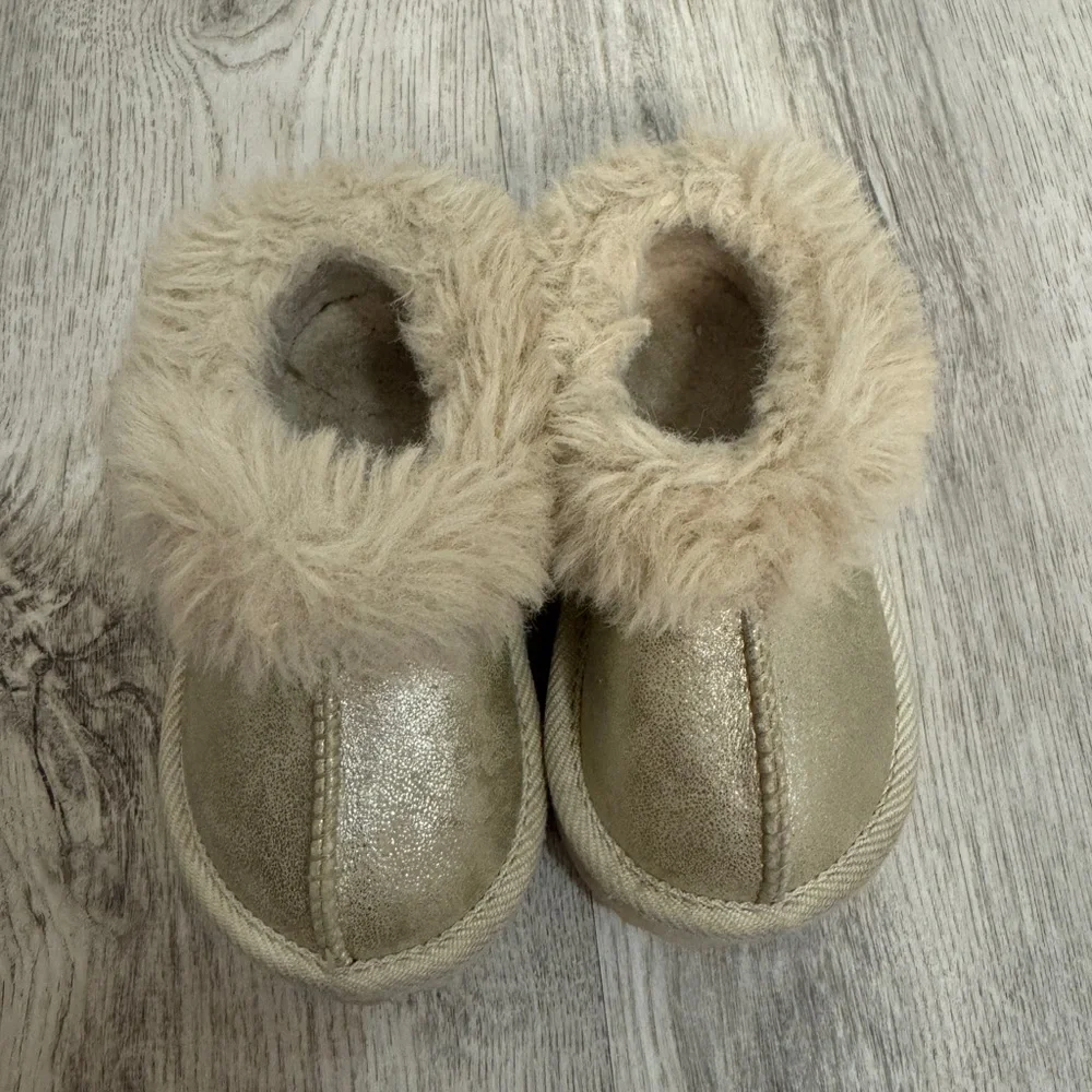 Cat & Jack Cream Furry Kids Shoes